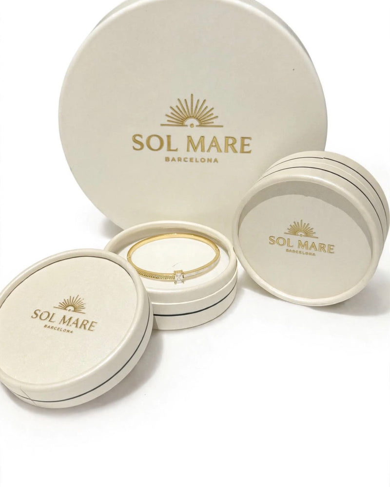 Solmare Aurora Solitaire Bangle | 316L Stainless Steel | 18K PVD Gold-Plated | 3-Year Warranty