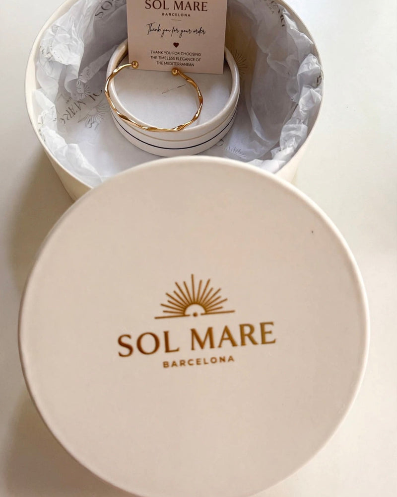 Solmare Twisted Aura Cuff | 316L Stainless Steel | 18K PVD Gold Plated | 3-Year Warranty