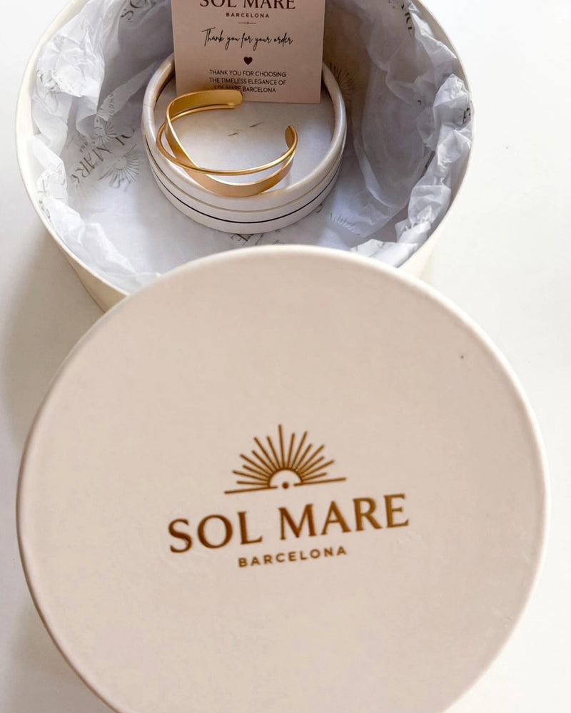Solmare Infinity Flow Cuff | 316L Stainless Steel | 18K PVD Gold-Plated | 3-Year Warranty